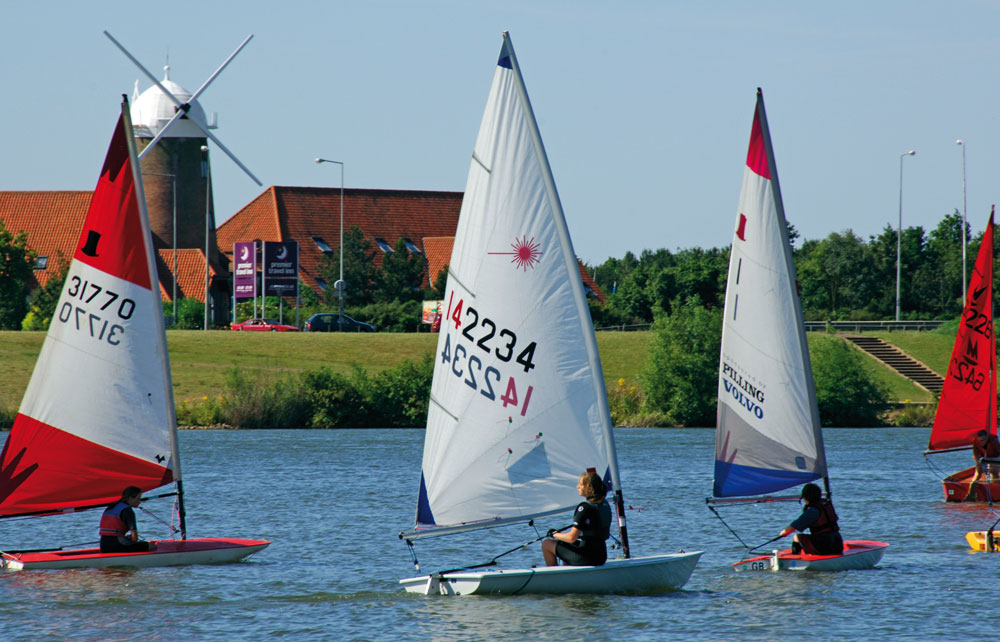 Yachting_Caldecotte_Lake